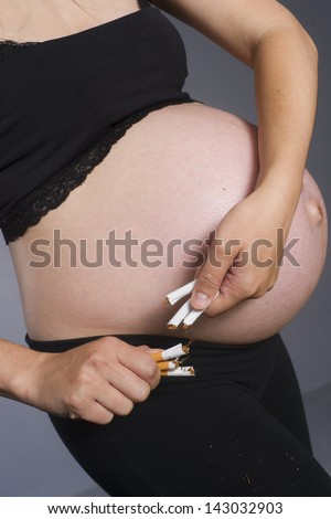A pregnant woman gives up the habit of smoking