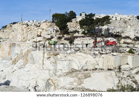 drill rig in a quarry in the Madrid