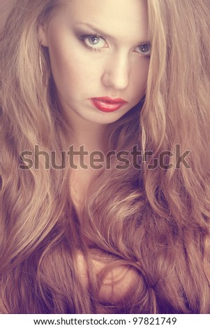 Closeup  hortrait of  beautiful girl, delicate colors