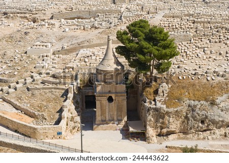 This is the tomb of Avshalom (Absalom), son of king David, on the foot of the  mount of olives in the Kidron valley in Jerusalem