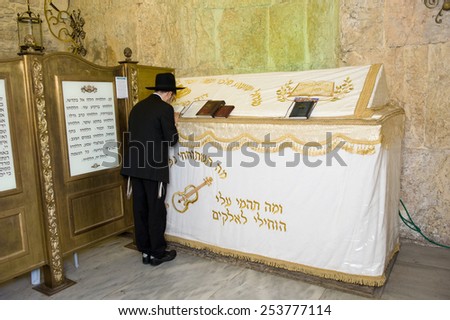 JERUSALEM, ISRAEL - 08 OCTOBER, 2014: An orthodox jewish man is praying at The tomb of King David on Mount Zion in Jerusalem
