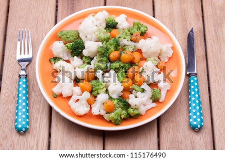 steamed vegetables / broccoli,carrot and cauliflower