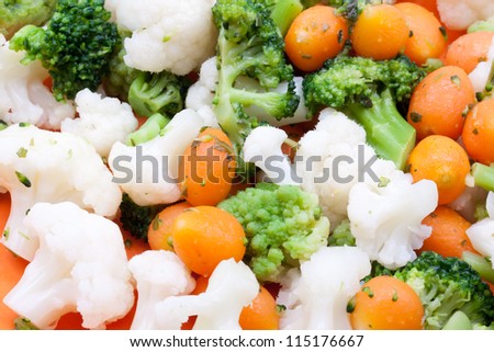 steamed broccoli,carrot and cauliflower