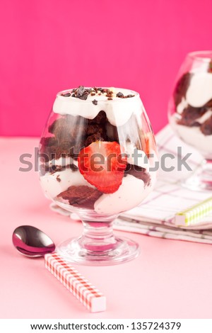 chocolate cake trifle with strawberry