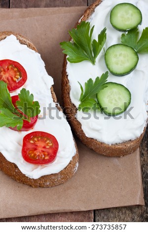bread with mild cream cheese , tomato and cucumber