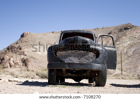Vintage truck abondoned in desert