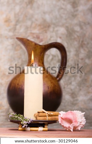 Spa candle with cinnamon sticks