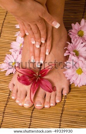 Woman\'s hands and feet with flowers