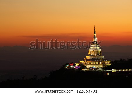 Position at Pagoda of the city, the beauty of the evening, many people who want to visit. City of peace, a splendid relics in the city center.
