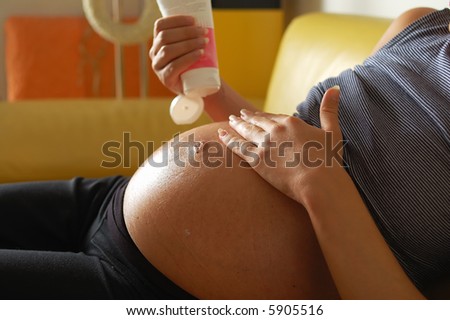 Pregnancy care - applying anti-wrinkle lotion