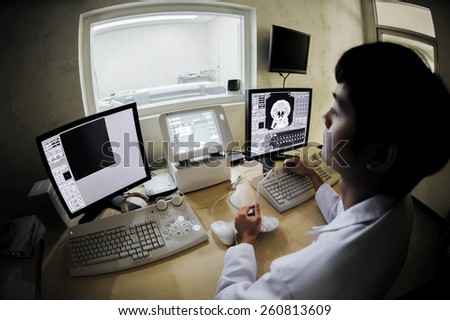 veterinarian doctor with MRI computer control,selective color technique