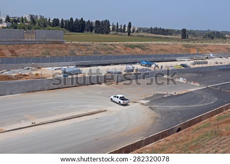 Paving a new road.\
Laying of new high-speed roads in Israel.