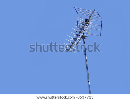 digital tv antenna on mast against pure blue sky; good, easily-extendable copy-space