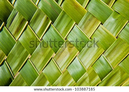 Zigzag interlocking of coconut leaves