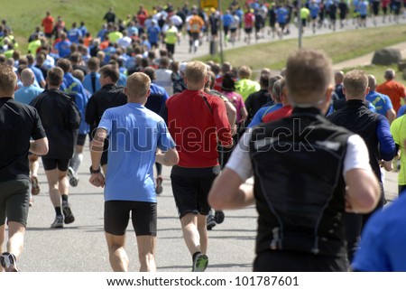 Half marathon event with 11000 runners