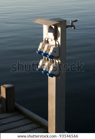 Outdoor electric and water connection possibility available to boats in harbour.