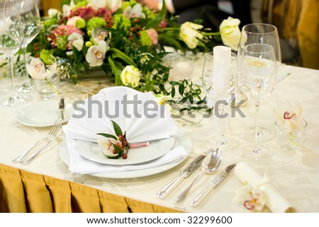 Beautiful and Luxurious Wedding Table Setting