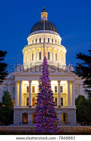 Pe unde am umblat, sa vedeti si voi ! Stock-photo-capitol-christmas-tree-in-sacramento-california-7868881
