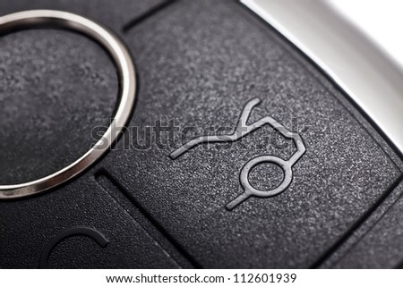 Trunk open button on car key