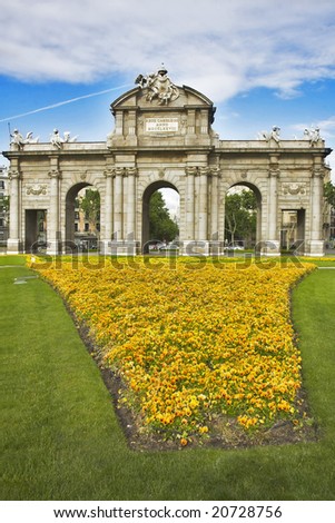 Magnificent flower beds before the Royal Triumphal arch in Madrid