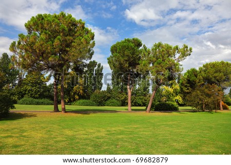 One of Europe\'s finest landscaped parks - Park Sigurta. Charming green grass lawn