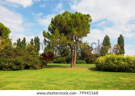 One of Europe\'s finest landscaped parks - Park Sigurta. Charming green grass lawn