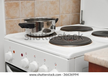 Dish on the electric stove