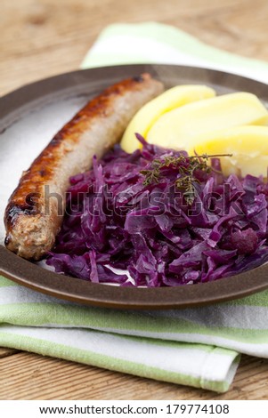Braised red cabbage with apples, sausage and potatoes