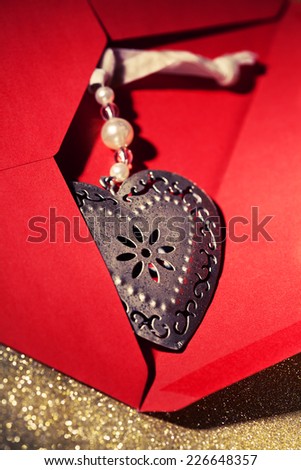 Christmas card idea with envelope and heart-shaped decoration