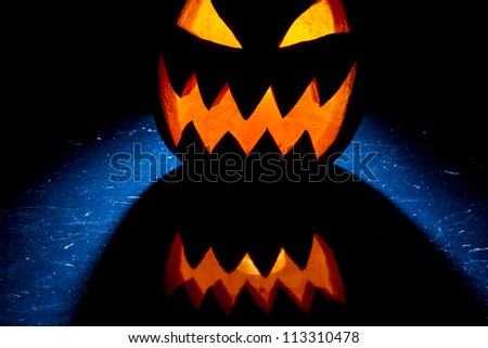 [Obrazek: stock-photo-pumpkin-glowing-on-halloween-113310478.jpg]
