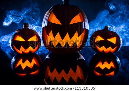 [Obrazek: stock-photo-three-halloween-pumpkins-in-...310535.jpg]