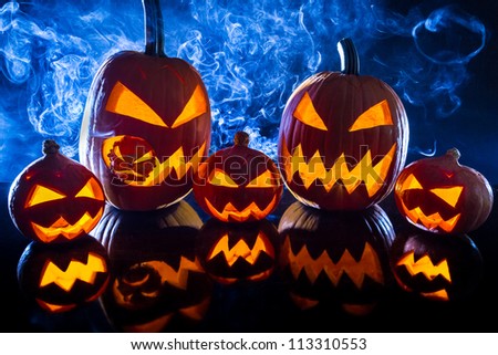 [Obrazek: stock-photo-smoking-group-halloween-pump...310553.jpg]