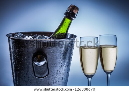 [Obrazek: stock-photo-cold-chilled-champagne-in-ic...388670.jpg]