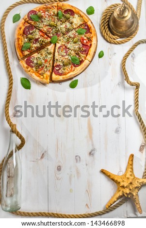 [Obrazek: stock-photo-frame-made-of-fresh-pizza-on...466898.jpg]