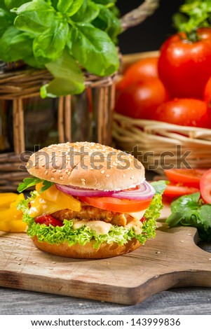Hamburger with chicken, tomato and vegetables