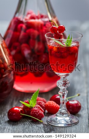 Liqueur made of wild berries and mint