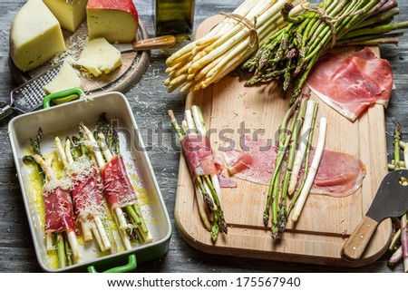 Asparagus wrapped in Parma ham with cheese