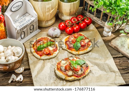 Fresh ingredients for a mini pizza with mushrooms