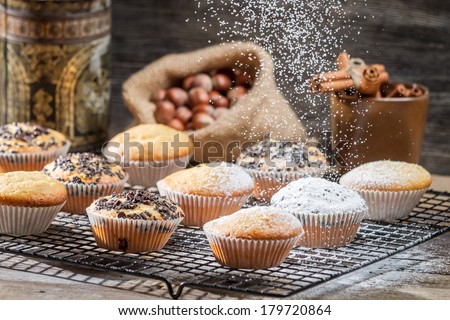 Falling powder sugar on vanilla muffins