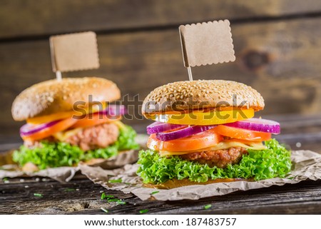 [Obrazek: stock-photo-hamburger-with-beef-vegetabl...483757.jpg]