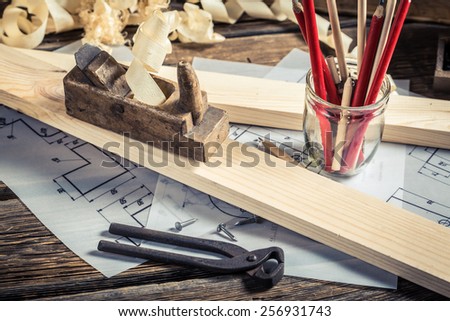 Drawing workshop and vintage carpentry workbench