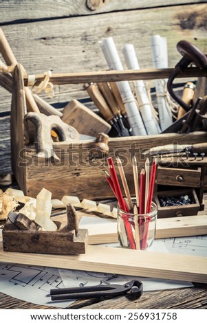 Drawing workshop and carpentry workbench
