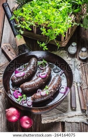 Hot black pudding with parsley and onion