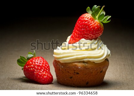 [Obrazek: stock-photo-big-muffin-with-strawberrys-...334658.jpg]
