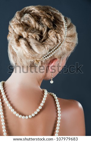 Wedding hairstyle. Bride. Jewelry of pearls