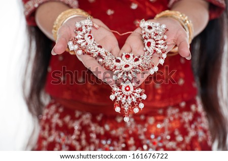 Wedding jewelry in the hands of the Indian bride