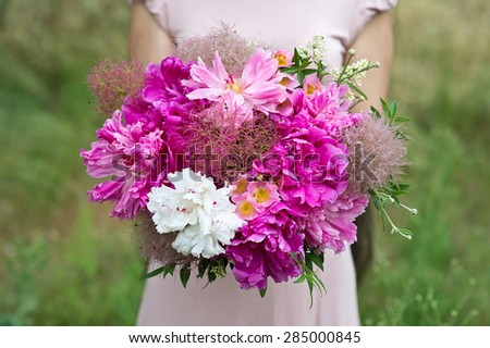 Bouquet in hands. Bride\'s bouquet
