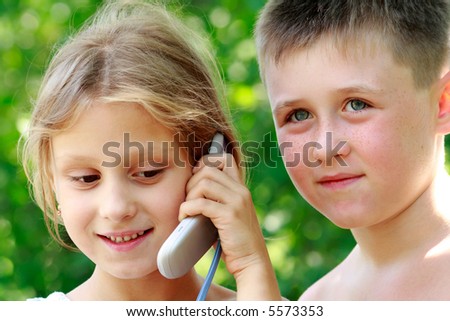 The brother and the sister speak by phone