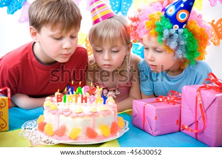 kids celebrating birthday party