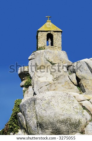 chapel on rock port-blanc cote-de-granit-rose cotes-d\'armor brittany france europe
